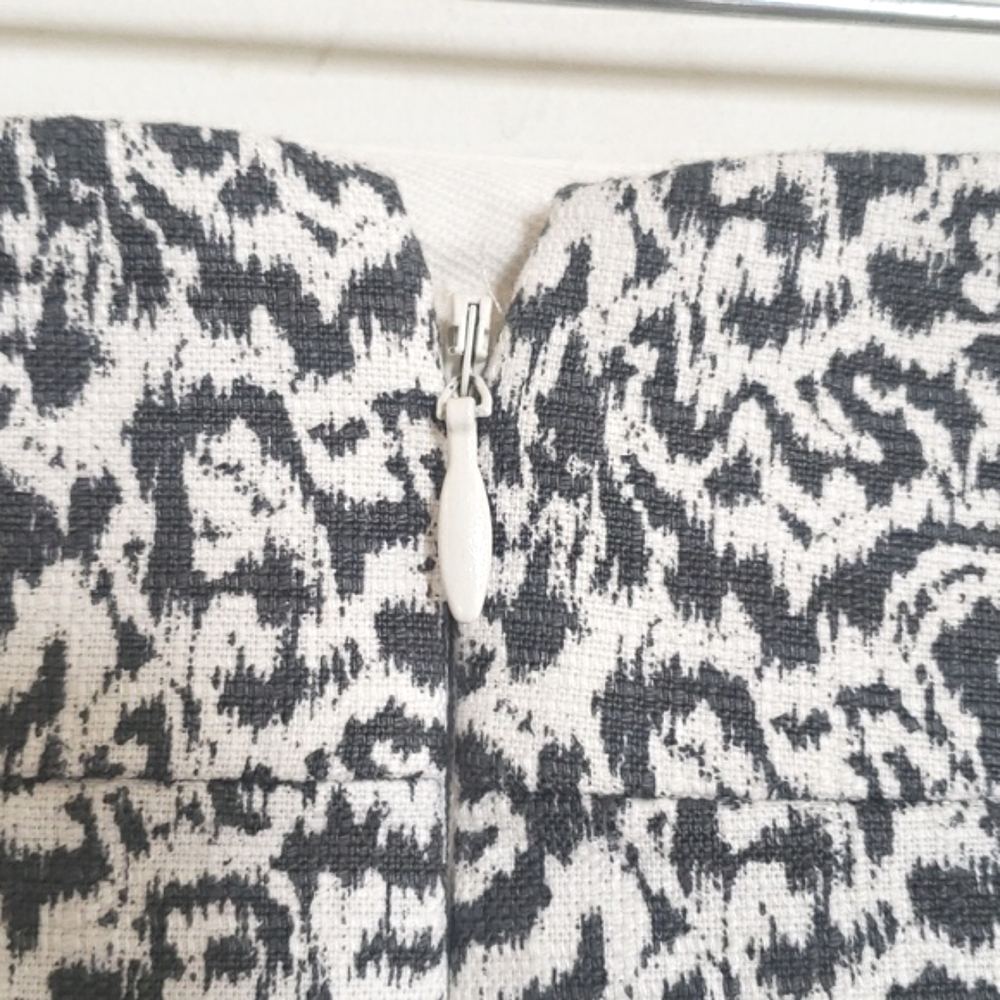 J.Crew Black White Abstract Animal Print Pencil Skirt | Neutral Linen‑Look | 00P - Picture 6 of 8
